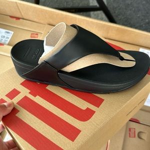 Fitflop lulu leather toepost sandals SiZE:9
